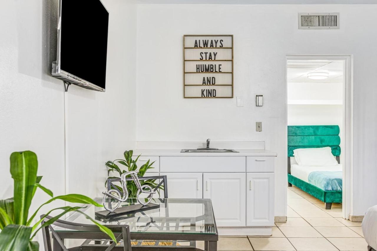 Ferienwohnung Hallandale Gulfstream Pool Walk To The Beach Hallandale Beach Exterior foto