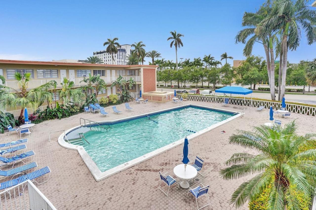 Ferienwohnung Hallandale Gulfstream Pool Walk To The Beach Hallandale Beach Exterior foto