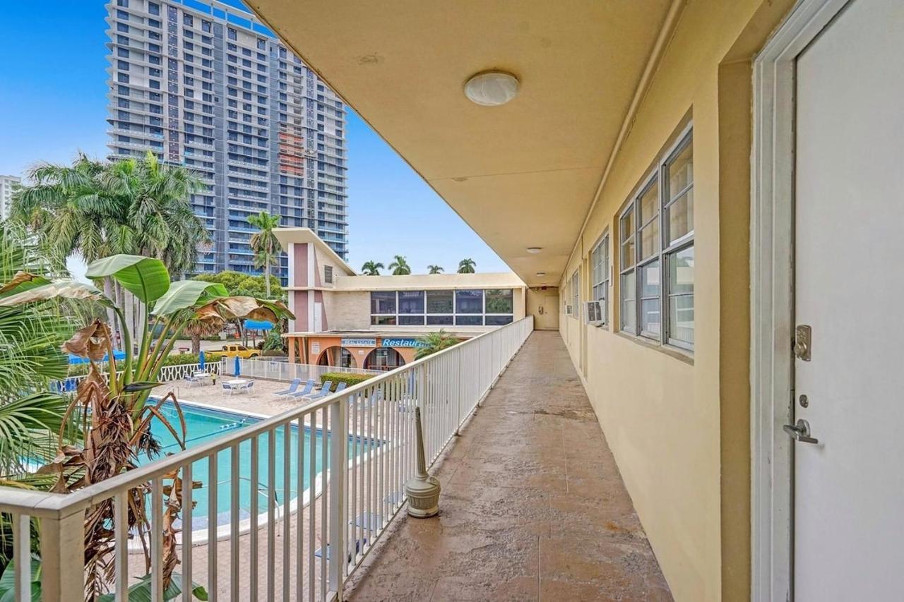 Ferienwohnung Hallandale Gulfstream Pool Walk To The Beach Hallandale Beach Exterior foto