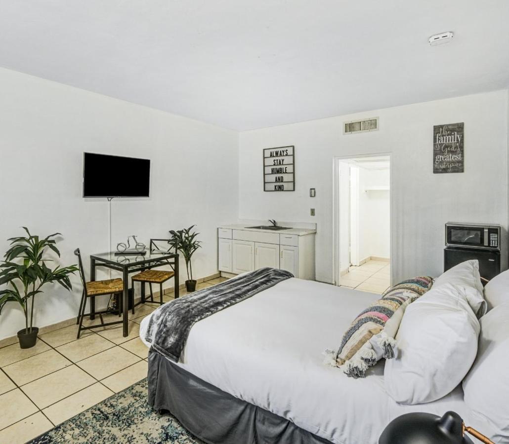 Ferienwohnung Hallandale Gulfstream Pool Walk To The Beach Hallandale Beach Exterior foto
